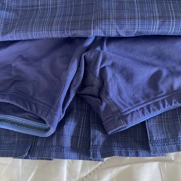 Lululemon pleated running skirt size 8 - Picture 3 of 5